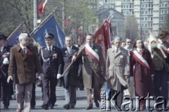 1.05.1982, Warszawa, Polska.
Święto Pracy. Delegacje z Ochotniczej Straży Pożarnej i Związku Bojowników o Wolność i Demokrację w pochodzie pierwszomajowym.  
Fot. Edward Grochowicz, zbiory Ośrodka KARTA