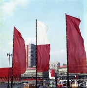 Ok. 1.05.1980, Warszawa, Polska.
Przygotowania do obchodów Święta Pracy na pl. Defilad i ul. Marszałkowskiej.
Fot. Edward Grochowicz, zbiory Ośrodka KARTA