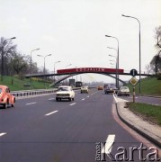 Ok. 1.05.1980, Warszawa, Polska.
Przygotowania do obchodów Święta Pracy. Transparent z napisem 