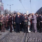 1.05.1980, Warszawa, Polska.
Obchody Święta Pracy. 1. od prawej prezydent Warszawy Jerzy Majewski. W 1. rzędzie od prawej: I sekretarz Komitetu Warszawskiego PZPR Alojzy Karkoszka, przewodniczący Rady Państwa Henryk Jabłoński, I sekretarz KC PZPR Edward Gierek, premier Edward Babiuch, marszałek Sejmu Stanisław Gucwa.
Fot. Edward Grochowicz, zbiory Ośrodka KARTA