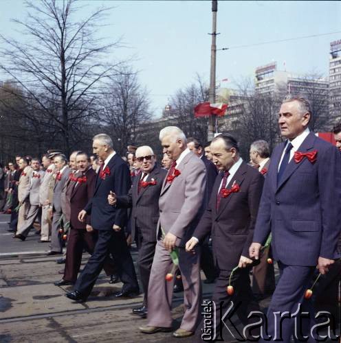 1.05.1980, Warszawa, Polska.
Obchody Święta Pracy. 2. od prawej wicepremier Mieczysław Jagielski, dalej I sekretarz Komitetu Warszawskiego  PZPR Alojzy Karkoszka, przewodniczący Rady Państwa Henryk Jabłoński, I sekretarz KC PZPR Edward Gierek, premier Edward Babiuch, marszałek Sejmu Stanisław Gucwa.  
Fot. Edward Grochowicz, zbiory Ośrodka KARTA