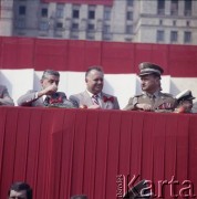 1.05.1980, Warszawa, Polska.
Obchody Święta Pracy. Przywódcy partyjni i przedstawiciele władz obserwują pochód z trybuny honorowej na placu Defilad. 1. od prawej minister obrony narodowej gen. Wojciech Jaruzelski.
Fot. Edward Grochowicz, zbiory Ośrodka KARTA