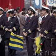 1.05.1980, Warszawa, Polska.
Obchody Święta Pracy. Marynarze podczas pochodu pierwszomajowego.
Fot. Edward Grochowicz, zbiory Ośrodka KARTA