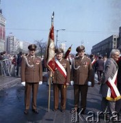 1.05.1980, Warszawa, Polska.
Obchody Święta Pracy. Kombatanci Związku Bojowników o Wolność i Demokrację podczas pochodu pierwszomajowego.
Fot. Edward Grochowicz, zbiory Ośrodka KARTA