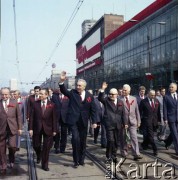 1.05.1980, Warszawa, Polska.
Obchody Święta Pracy. Od lewej: marszałek Sejmu Stanisław Gucwa, premier Edward Babiuch, I sekretarz KC PZPR Edward Gierek, przewodniczący Rady Państwa Henryk Jabłoński, I sekretarz Komitetu Warszawskiego PZPR Alojzy Karkoszka, wicepremier Mieczysław Jagielski.
Fot. Edward Grochowicz, zbiory Ośrodka KARTA