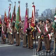 1.05.1980, Warszawa, Polska.
Obchody Święta Pracy. Kombatanci Związku Bojowników o Wolność i Demokrację podczas pochodu pierwszomajowego.
Fot. Edward Grochowicz, zbiory Ośrodka KARTA