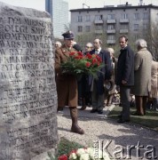 19.04.1983, Warszawa, Polska.
Obchody 40. rocznicy wybuchu powstania w getcie warszawskim. Składanie wieńcy pod pomnikiem komendanta powstania w getcie warszawskim Mordechaja Anielewicza przy ul. Miłej 18.
Fot. Edward Grochowicz, zbiory Ośrodka KARTA