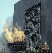 19.04.1983, Warszawa, Polska.
Pomnik Bohaterów Getta podczas obchodów 40. rocznicy wybuchu powstania w getcie warszawskim.
Fot. Edward Grochowicz, zbiory Ośrodka KARTA