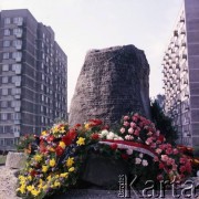 19.04.1983, Warszawa, Polska.
Pomnik komendanta powstania w getcie warszawskim Mordechaja Anielewicza przy ul. Miłej 18.
Fot. Edward Grochowicz, zbiory Ośrodka KARTA