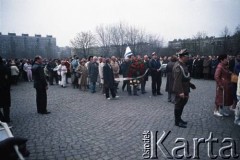 18.04.1988, Warszawa, Polska.
Otwarcie Traktu Pamięci Męczeństwa i Walki Żydów, w przeddzień obchodów 45. rocznicy powstania w getcie warszawskim. Składanie wieńcy.
Fot. Edward Grochowicz, zbiory Ośrodka KARTA