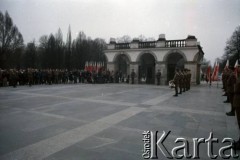 19.04.1988 (?), Warszawa, Polska.
Obchody 45. rocznicy powstania w getcie na pl. Zwycięstwa.
Fot. Edward Grochowicz, zbiory Ośrodka KARTA