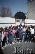 18.04.1988, Warszawa, Polska.
Uroczystość odsłonięcia pomnika Umschlagplatz, w przeddzień obchodów 45. rocznicy powstania w getcie warszawskim.
Fot. Edward Grochowicz, zbiory Ośrodka KARTA