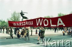 1.05.1984, Warszawa, Polska.
Obchody Święta Pracy. Pochód pierwszomajowy na pl. Teatralnym.
Fot. Edward Grochowicz, zbiory Ośrodka KARTA