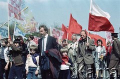 1.05.1984, Warszawa, Polska.
Obchody Święta Pracy. Pochód pierwszomajowy na pl. Teatralnym.
Fot. Edward Grochowicz, zbiory Ośrodka KARTA