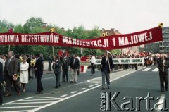 1.05.1984, Warszawa, Polska.
Obchody Święta Pracy. Pochód pierwszomajowy na pl. Teatralnym.
Fot. Edward Grochowicz, zbiory Ośrodka KARTA