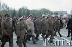 1.05.1985, Warszawa, Polska. 
Obchody Święta Pracy. Delegacja przedstawicieli władz państwowych i wojska, z przewodniczącym Rady Państwa Henrykiem Jabłońskim, w pochodzie na placu Zwycięstwa (obecnie pl. Piłsudskiego). 
Fot. Edward Grochowicz, zbiory Ośrodka KARTA