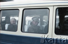 1.05.1985, Warszawa, Polska. 
Obchody Święta Pracy. Delegacja przedstawicieli władz państwowych na czele z generałem Wojciechem Jaruzelskim - ówczesnym prezesem Rady Ministrów, I sekretarzem KC PZPR i przewodniczącym Komitetu Obrony Kraju - w samochodzie na placu Teatralnym. Widoczny również pisarz Jan Dobraczyński.
Fot. Edward Grochowicz, zbiory Ośrodka KARTA