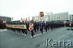 1.05.1985, Warszawa, Polska. 
Obchody Święta Pracy. Członkowie UWKS WAT w pochodzie na pl. Zwycięstwa (obecnie pl. marsz. Piłsudskiego). 
Fot. Edward Grochowicz, zbiory Ośrodka KARTA