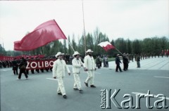 1.05.1985, Warszawa, Polska. 
Obchody Święta Pracy. Pochód na pl. Zwycięstwa (obecnie pl. marsz. Piłsudskiego). 
Fot. Edward Grochowicz, zbiory Ośrodka KARTA