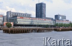22.07.1985, Warszawa, Polska.
Uroczysta defilada na placu Defilad z okazji Święta Odrodzenia Polski (22 Lipca).
Fot. Edward Grochowicz, zbiory Ośrodka KARTA