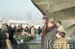 17.01.1985, Warszawa, Polska.
Uroczystość odsłonięcia Pomnika Kościuszkowców na Pradze w 40. rocznicę wyzwolenia Warszawy. 
Fot. Edward Grochowicz, zbiory Ośrodka KARTA