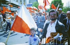 01.05.1986, Warszawa, Polska.
Pochód pierwszomajowy na ulicy Królewskiej.
Fot. Edward Grochowicz, zbiory Ośrodka KARTA