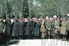 1986, Warszawa, Polska.
Uroczystość odsłonięcia pomnika powstańców śląskich i wielkopolskich na Cmentarzu Wojskowym na Powązkach. Na zdjęciu delegacja przedstawicieli Związku Weteranów Powstań Śląskich i Związku Weteranów Powstań Wielkopolskich.
Fot. Edward Grochowicz, zbiory Ośrodka KARTA.