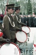 1986, Warszawa, Polska.
Uroczystość odsłonięcia pomnika powstańców śląskich i wielkopolskich na Cmentarzu Wojskowym na Powązkach. Na zdjęciu członkowie orkiestry wojskowej.
Fot. Edward Grochowicz, zbiory Ośrodka KARTA.