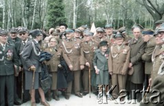 1986, Warszawa, Polska.
Uroczystość odsłonięcia pomnika powstańców śląskich i wielkopolskich na Cmentarzu Wojskowym na Powązkach. Na zdjęciu członkowie Związku Weteranów Powstań Śląskich i Związku Weteranów Powstań Wielkopolskich.
Fot. Edward Grochowicz, zbiory Ośrodka KARTA.