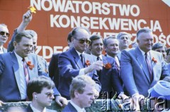 1.05.1987, Warszawa, Polska.
Pochód pierwszomajowy na placu Zwycięstwa (obecnie plac Piłsudskiego), na zdjęciu przedstawiciele władz partyjnych i państwowych na trybunie honorowej, w centrum Wojciech Jaruzelski.
Fot. Edward Grochowicz, zbiory Ośrodka KARTA