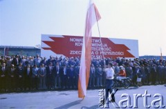 1.05.1987, Warszawa, Polska.
Pochód pierwszomajowy na placu Zwycięstwa (obecnie plac Piłsudskiego), na zdjęciu przedstawiciele władz partyjnych i państwowych na trybunie honorowej.
Fot. Edward Grochowicz, zbiory Ośrodka KARTA