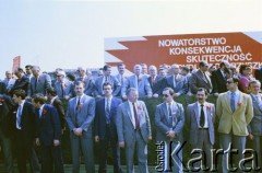 1.05.1987, Warszawa, Polska.
Pochód pierwszomajowy na placu Zwycięstwa (obecnie plac Piłsudskiego), na zdjęciu przedstawiciele władz partyjnych i państwowych na trybunie honorowej.
Fot. Edward Grochowicz, zbiory Ośrodka KARTA