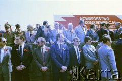 1.05.1987, Warszawa, Polska.
Pochód pierwszomajowy na placu Zwycięstwa (obecnie plac Piłsudskiego), na zdjęciu przedstawiciele władz partyjnych i państwowych na trybunie honorowej.
Fot. Edward Grochowicz, zbiory Ośrodka KARTA