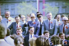 1.05.1987, Warszawa, Polska.
Pochód pierwszomajowy na placu Zwycięstwa (obecnie plac Piłsudskiego), na zdjęciu przedstawiciele władz partyjnych i państwowych na trybunie honorowej, od lewej: Roman Malinowski,  Zbigniew Messner, Wojciech Jaruzelski.
Fot. Edward Grochowicz, zbiory Ośrodka KARTA