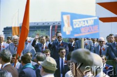 1.05.1987, Warszawa, Polska.
Pochód pierwszomajowy na placu Zwycięstwa (obecnie plac Piłsudskiego), na zdjęciu przedstawiciele władz partyjnych i państwowych na trybunie honorowej, od lewej: Jan Dobraczyński, Roman Malinowski, Zbigniew Messner, Wojciech Jaruzelski; z prawej Henryk Jabłoński.
Fot. Edward Grochowicz, zbiory Ośrodka KARTA