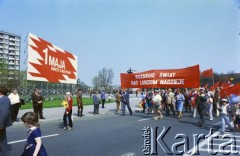 1.05.1987, Warszawa, Polska.
Pochód pierwszomajowy na placu Teatralnym.
Fot. Edward Grochowicz, zbiory Ośrodka KARTA