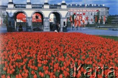 Maj 1987, Warszawa, Polska.
Grób Nieznanego Żołnierza na placu Zwycięstwa (obecnie plac Piłsudskiego).
Fot. Edward Grochowicz, zbiory Ośrodka KARTA
