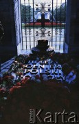 Maj 1987, Warszawa, Polska.
Grób Nieznanego Żołnierza na placu Zwycięstwa (obecnie plac Piłsudskiego).
Fot. Edward Grochowicz, zbiory Ośrodka KARTA