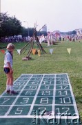 22.07.1988, Warszawa, Polska.
Festyn na błoniach Stadionu X-lecia z okazji Święta Odrodzenia Polski (22 Lipca), na zdjęciu zajęcia sportowe.
Fot. Edward Grochowicz, zbiory Ośrodka KARTA