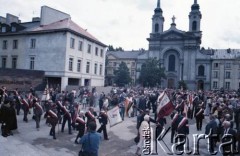 1.08.1989, Warszawa, Polska.
Odsłonięcie Pomnika Powstania Warszawskiego na placu Krasińskich w 45. rocznicę wybuchu powstania. W tle Katedra Polowa Wojska Polskiego.
Fot. Edward Grochowicz, zbiory Ośrodka KARTA