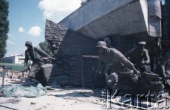 Przed 1.08.1989, Warszawa, Polska.
Budowa Pomnika Powstania Warszawskiego. Został odsłonięty 1.08.1989.
Fot. Edward Grochowicz, zbiory Ośrodka KARTA