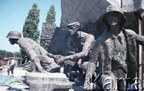 Przed 1.08.1989, Warszawa, Polska.
Budowa Pomnika Powstania Warszawskiego. Został odsłonięty 1.08.1989.
Fot. Edward Grochowicz, zbiory Ośrodka KARTA
