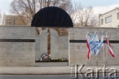19.04.1993, Warszawa, Polska.
Uroczystości w 50. rocznicę wybuchu powstania w getcie warszawskim, na zdjęciu Pomnik Umschlagplatz.
Fot. Edward Grochowicz, zbiory Ośrodka KARTA
