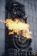 19.04.1993, Warszawa, Polska.
Uroczystości pod Pomnikiem Bohaterów Getta w 50. rocznicę wybuchu powstania w getcie warszawskim.
Fot. Edward Grochowicz, zbiory Ośrodka KARTA