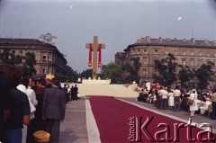 2.06.1979, Warszawa, Polska.
Pierwsza pielgrzymka papieża Jana Pawła II do Polski w dniach 2-10 czerwca 1979 roku. Msza święta na placu Zwycięstwa celebrowana przez Ojca Świętego.
Fot. Edward Grochowicz, zbiory Ośrodka KARTA