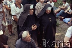 3.06.1979, Gniezno, Polska.
Pierwsza pielgrzymka papieża Jana Pawła II do Polski w dniach 2-10 czerwca 1979 roku. Siostry zakonne zgromadzone na spotkaniu z Ojcem Świętym. 
Fot. Edward Grochowicz, zbiory Ośrodka KARTA