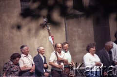 4.06.1979, Częstochowa, Polska.
Pierwsza pielgrzymka papieża Jana Pawła II do Polski w dniach 2-10 czerwca 1979 roku. Wierni w drodze na spotkanie z Ojcem Świętym na Jasnej Górze. 
Fot. Edward Grochowicz, zbiory Ośrodka KARTA