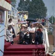 4.06.1979, Częstochowa, Polska.
Pierwsza pielgrzymka papieża Jana Pawła II do Polski w dniach 2-10 czerwca 1979 roku. Wierni podczas spotkania z Ojcem Świętym na Jasnej Górze.
Fot. Edward Grochowicz, zbiory Ośrodka KARTA