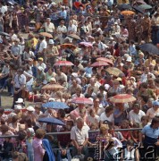 4.06.1979, Częstochowa, Polska.
Pierwsza pielgrzymka papieża Jana Pawła II do Polski w dniach 2-10 czerwca 1979 roku. Wierni podczas spotkania z Ojcem Świętym na Jasnej Górze.
Fot. Edward Grochowicz, zbiory Ośrodka KARTA