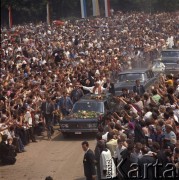 4.06.1979, Częstochowa, Polska.
Pierwsza pielgrzymka papieża Jana Pawła II do Polski w dniach 2-10 czerwca 1979 roku. Ojciec Święty przybywa na spotkanie z wiernymi na Jasnej Górze.
Fot. Edward Grochowicz, zbiory Ośrodka KARTA